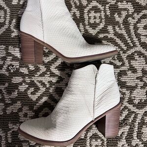 Maurices Women's White Snakeprint Ankle Boots Size 8.5